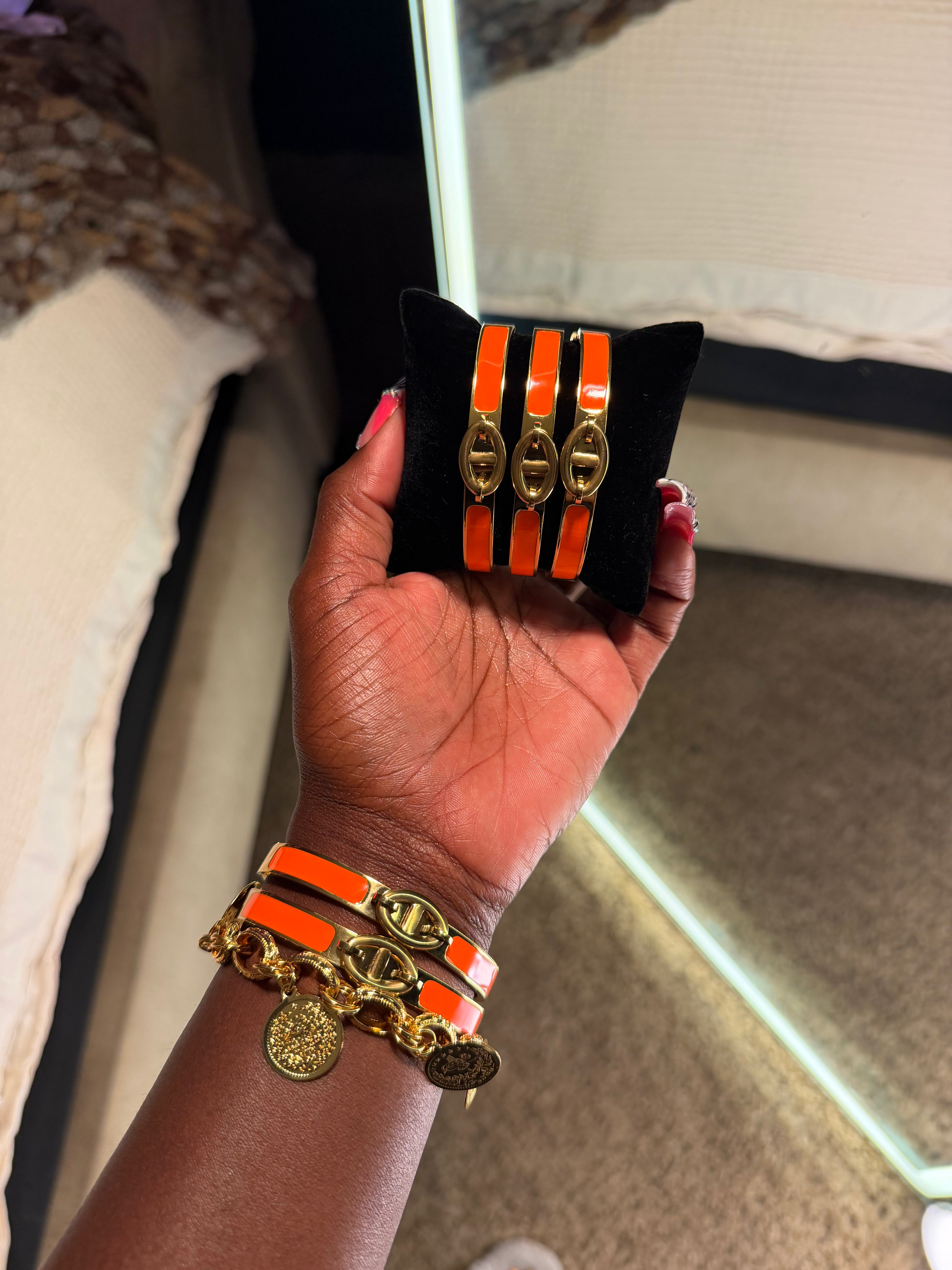 The Luxe Oval Bangle