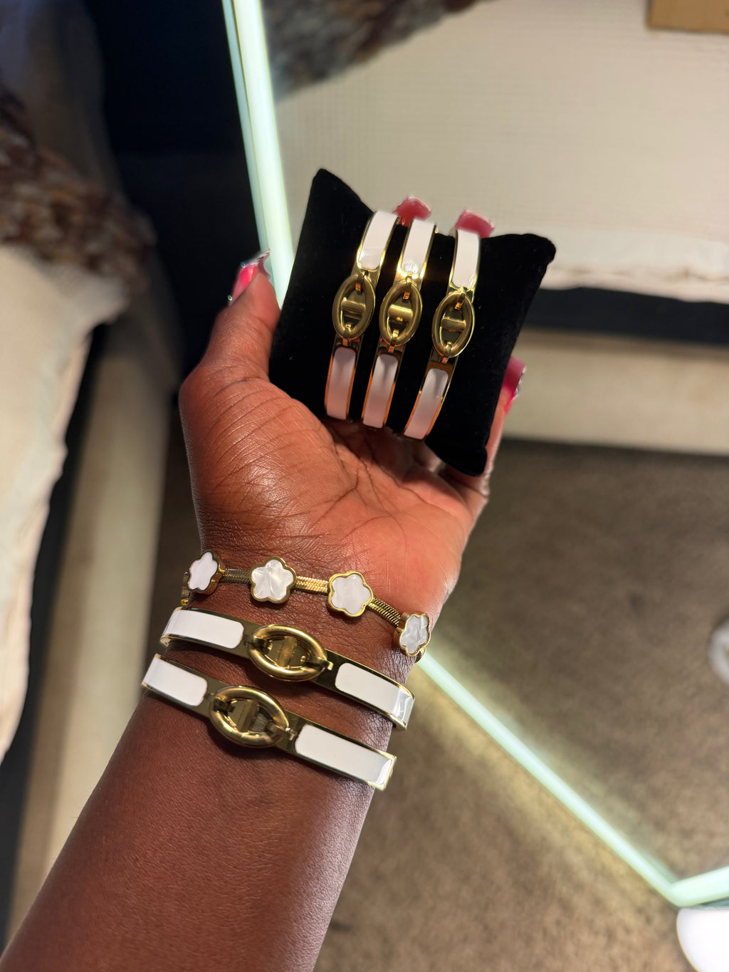 The Luxe Oval Bangle
